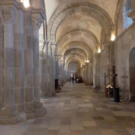Appartement 48M2 Pour 6 Personnes Au Centre Ville Historique Avec Parking Gratuit Et Une Borne De Recharge Pour Voiture A 10 Metres Avallon Exterior foto